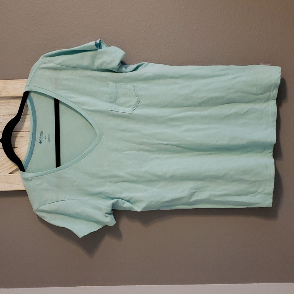 Columbia V Neck Pocket T Size L